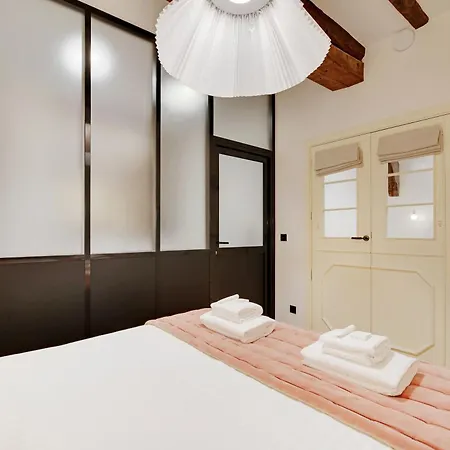 Sereners - Place Des Vosges Apartment