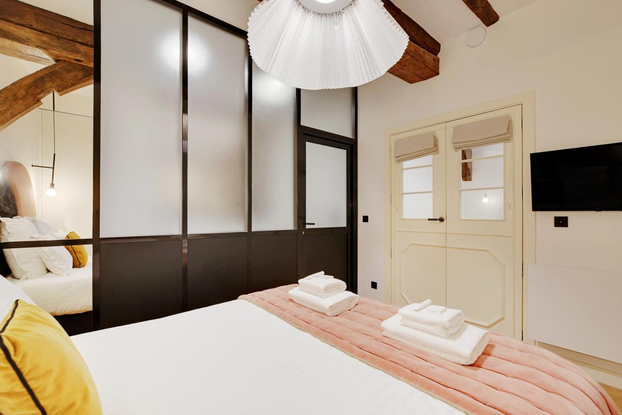 Sereners - Place Des Vosges Apartment